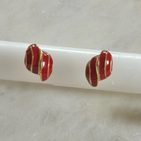 Vintage Earrings Gold Tone Cherry Red Enamel Studs Croissant Shell Shape - Picture 1 of 6